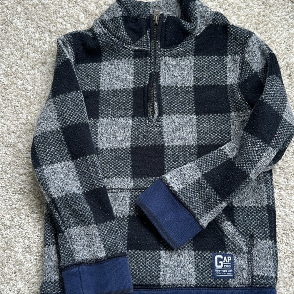 GAP Men's Black and Gray Checkered Sweater